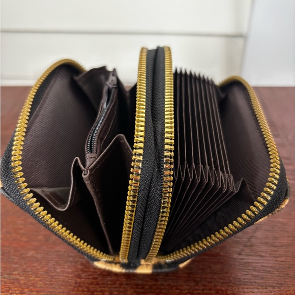 Leopard Print Zip Wallet - Picture 3 of 5